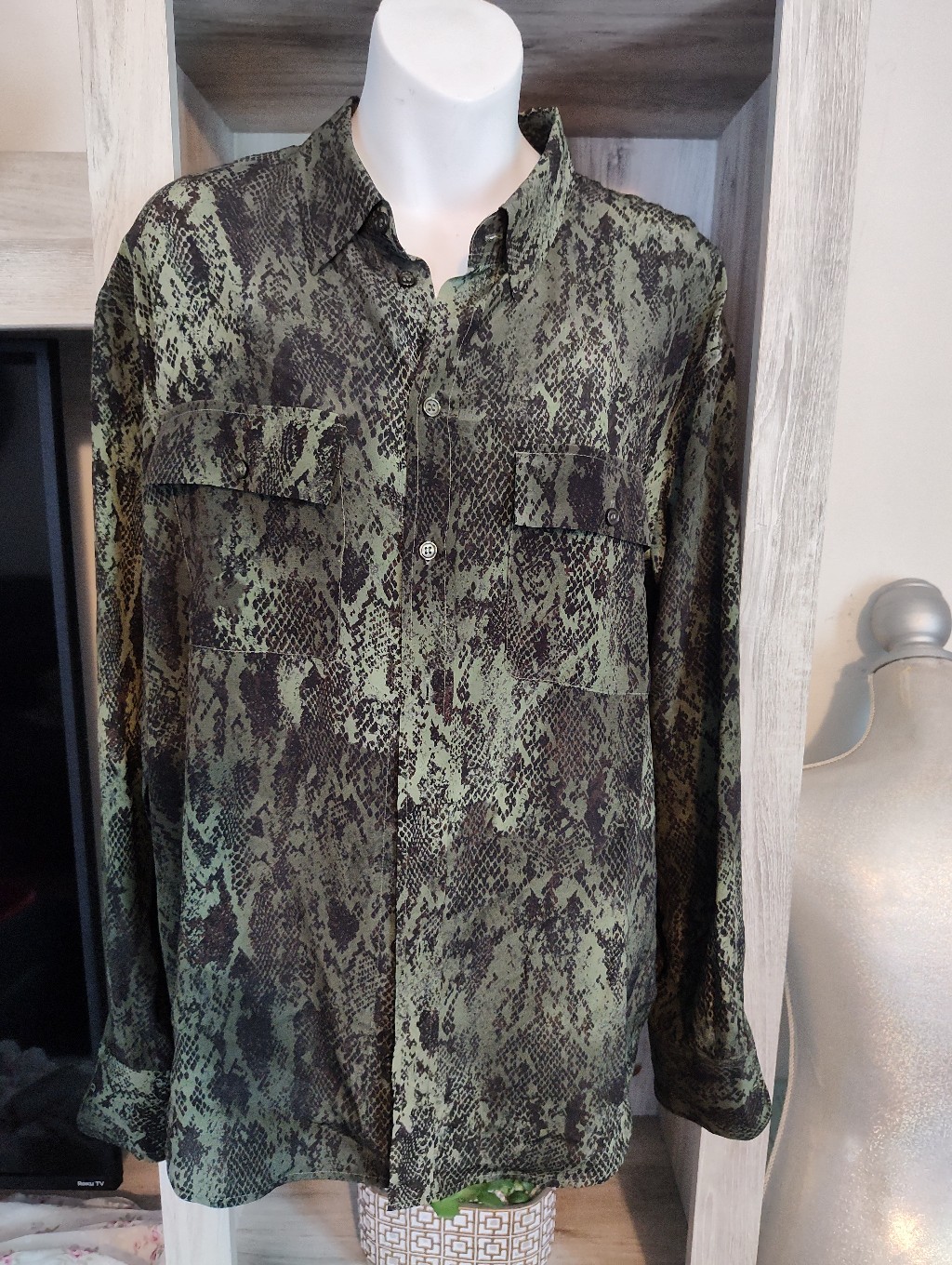 Nydj Green And Black Snake-Print Button Front Blouse 100% Silk Sz M